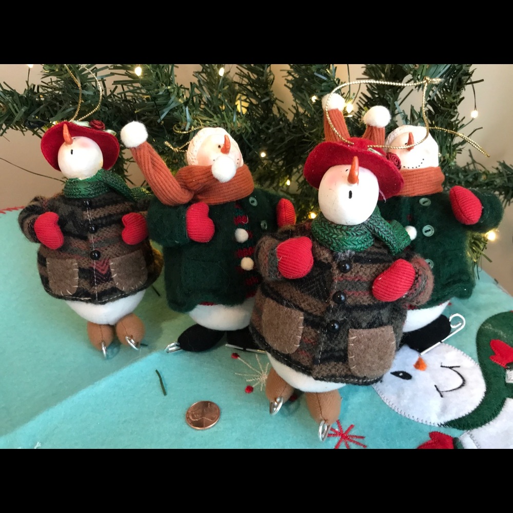 CAROLING SNOW PEOPLE Christmas Ornaments